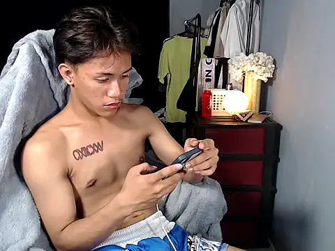 naughtyboyloy 0 online show from 01-06-26, 05:50