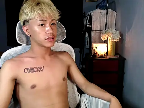 naughtyboyloy 0 online show from 12-17-25, 07:52