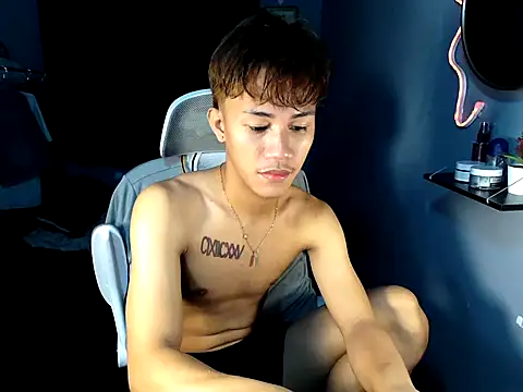 naughtyboyloy 0 online show from 05-25-26, 06:23