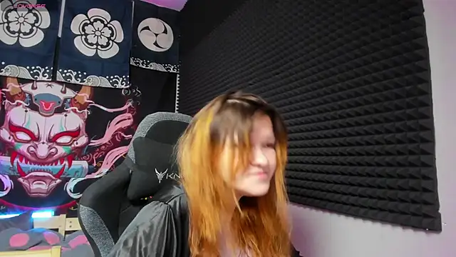 Nora lovvvv online show from 10-25-25, 10:14