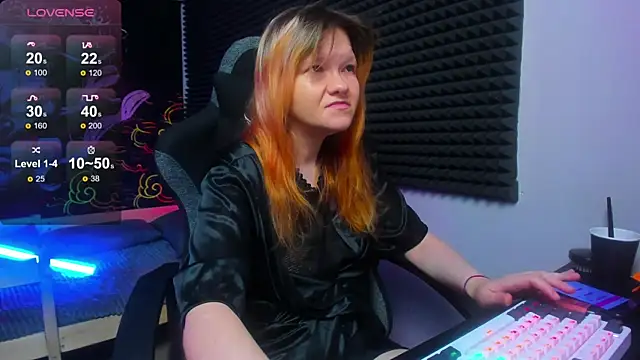 Nora lovvvv online show from 10-04-25, 11:12