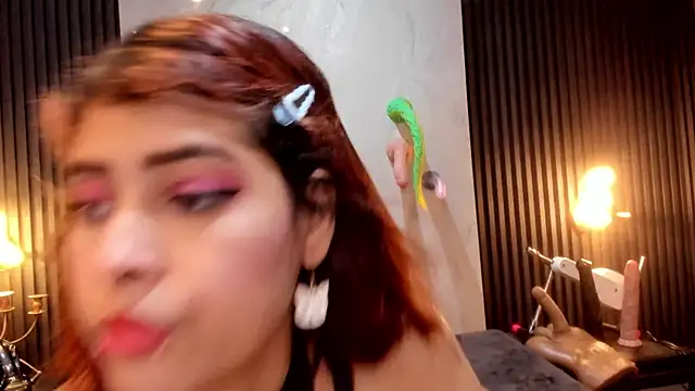 Snapshot of AuroraGray chatting on 05-11-26, 12:06 AuroraGray online show from 05-11-26, 12:06