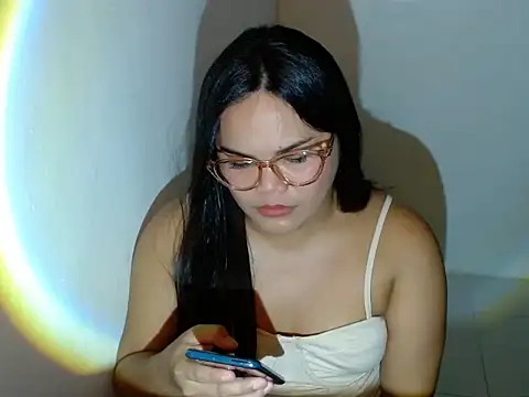 Snapshot of KylieSmith chatting on 09-09-25, 04:49 KylieSmith online show from 09-09-25, 04:49