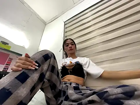Snapshot of anastasia_cums chatting on 10-06-25, 05:35 anastasia cums online show from 10-06-25, 05:35