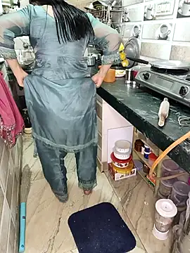 PRIYA 22 online show from 11-16-25, 06:12