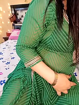 Snapshot of PRIYA_22 chatting on 03-11-26, 05:40 PRIYA 22 online show from 03-11-26, 05:40