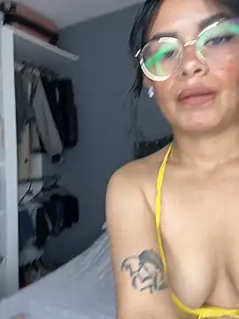 Melissa coch online show from 04-18-26, 03:14