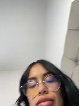 Melissa coch online show from 11-08-25, 05:49