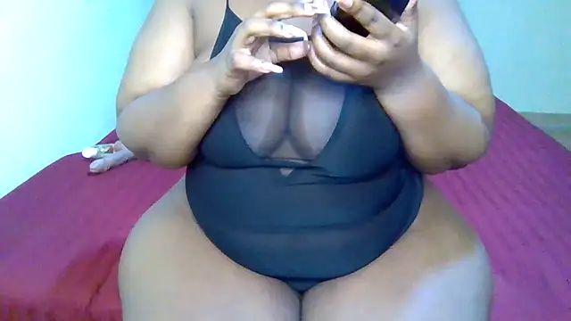 Snapshot of ThickByNature chatting on 09-25-25, 01:55 ThickByNature online show from 09-25-25, 01:55