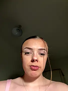 Snapshot of cutietootie02 chatting on 12-21-25, 11:38 cutietootie02 online show from 12-21-25, 11:38