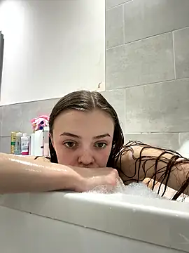 Snapshot of cutietootie02 chatting on 01-09-26, 05:58 cutietootie02 online show from 01-09-26, 05:58