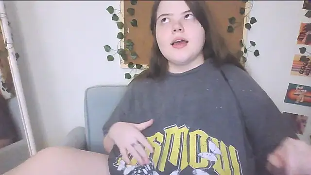 Snapshot of brattyprincessemma chatting on 09-10-25, 07:24 brattyprincessemma online show from 09-10-25, 07:24