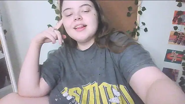 Snapshot of brattyprincessemma chatting on 09-19-25, 05:28 brattyprincessemma online show from 09-19-25, 05:28