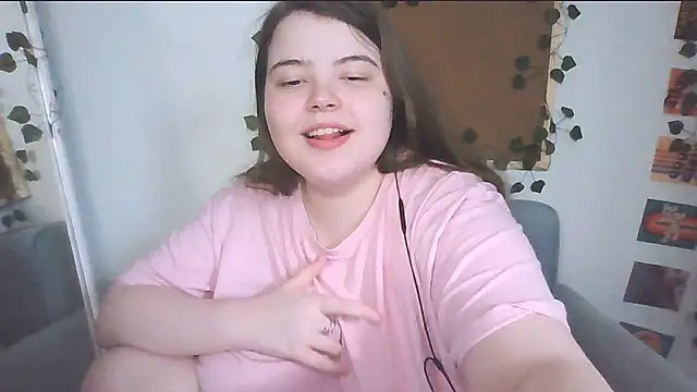 Snapshot of brattyprincessemma chatting on 09-14-25, 01:33 brattyprincessemma online show from 09-14-25, 01:33