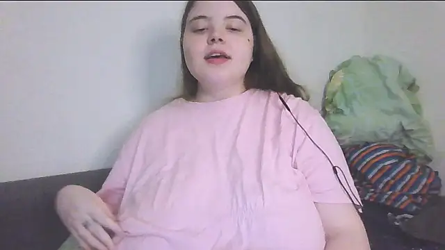 Snapshot of brattyprincessemma chatting on 10-05-25, 05:25 brattyprincessemma online show from 10-05-25, 05:25