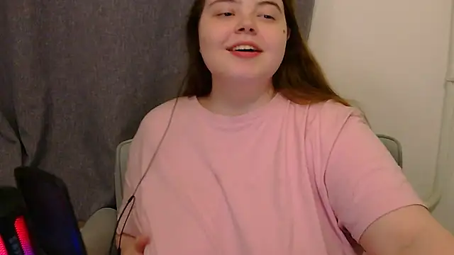 Snapshot of brattyprincessemma chatting on 10-28-25, 07:24 brattyprincessemma online show from 10-28-25, 07:24