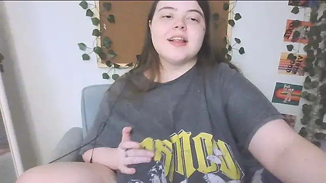 Snapshot of brattyprincessemma chatting on 10-10-25, 06:09 brattyprincessemma online show from 10-10-25, 06:09