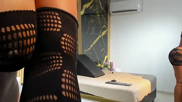 AdrianaVegga online show from 09-19-25, 07:29