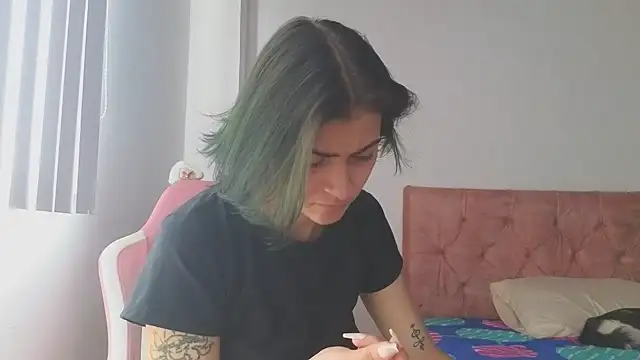 Crystal Star  online show from 10-19-25, 02:42