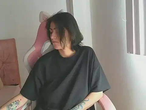 Crystal Star  online show from 11-21-25, 03:44