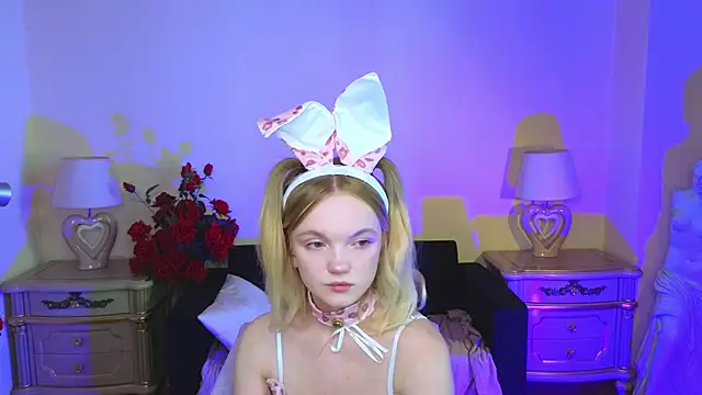 Snapshot of RosesKate chatting on 09-10-25, 04:44 RosesKate online show from 09-10-25, 04:44