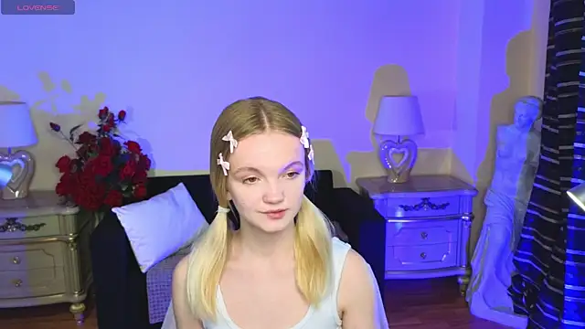 Snapshot of RosesKate chatting on 10-05-25, 04:47 RosesKate online show from 10-05-25, 04:47