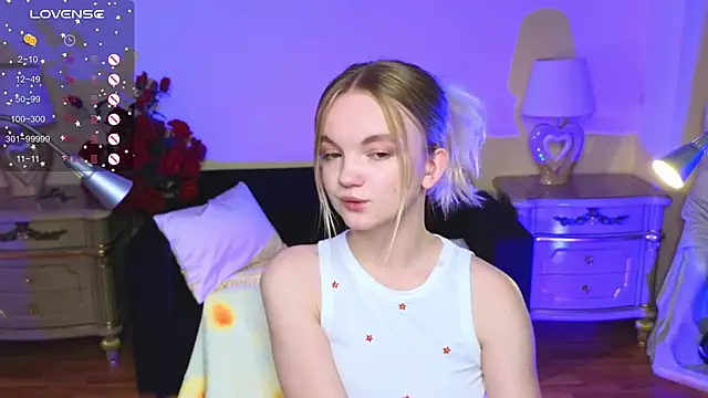 Snapshot of RosesKate chatting on 10-11-25, 04:35 RosesKate online show from 10-11-25, 04:35