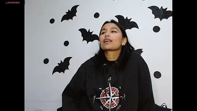 Gia Lee online show from 10-25-25, 03:17