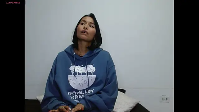 Gia Lee online show from 12-18-25, 04:06