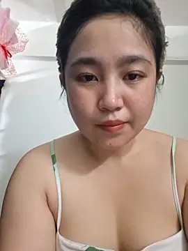 Snapshot of Minn-cute chatting on 04-18-26, 05:10 Minn-cute online show from 04-18-26, 05:10