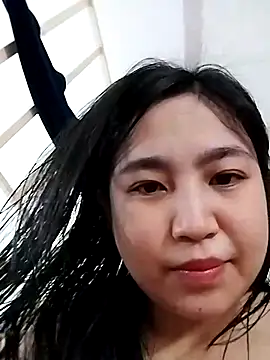Snapshot of Minn-cute chatting on 05-16-26, 02:43 Minn-cute online show from 05-16-26, 02:43
