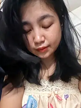 Snapshot of Minn-cute chatting on 04-24-26, 01:07 Minn-cute online show from 04-24-26, 01:07