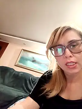 Crystal00Girl online show from 10-13-25, 08:54