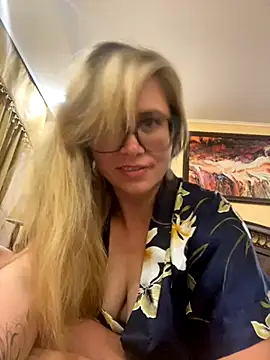 Crystal00Girl online show from 10-19-25, 08:00