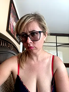 Crystal00Girl online show from 09-13-25, 08:47