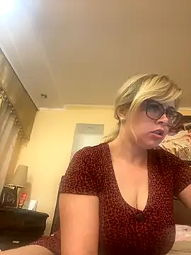 Crystal00Girl online show from 09-27-25, 08:48
