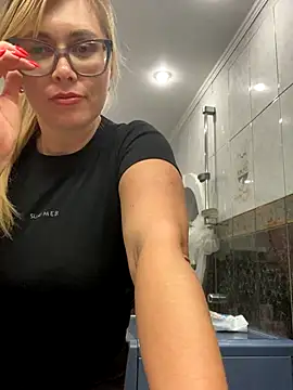 Crystal00Girl online show from 10-26-25, 03:56