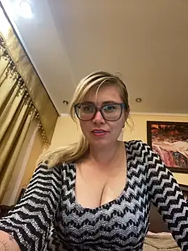 Crystal00Girl online show from 09-30-25, 08:59
