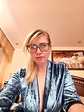 Crystal00Girl online show from 10-16-25, 09:12