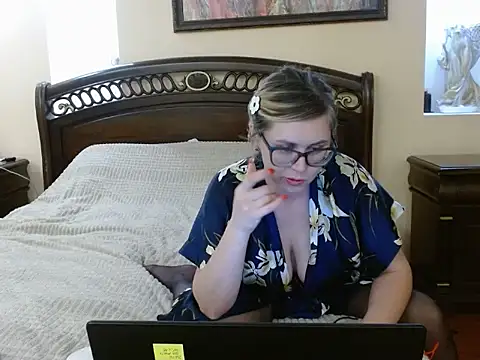 Crystal00Girl online show from 11-14-25, 07:39