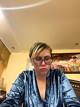 Crystal00Girl online show from 10-18-25, 08:55