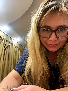 Crystal00Girl online show from 10-09-25, 12:22