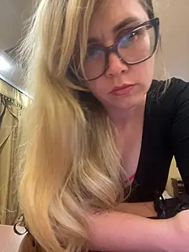 Crystal00Girl online show from 10-17-25, 07:48