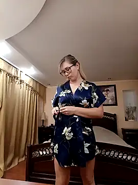 Crystal00Girl online show from 10-27-25, 08:10