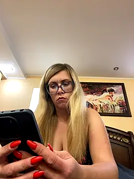 Crystal00Girl online show from 10-29-25, 08:52