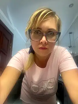 Crystal00Girl online show from 09-19-25, 11:47