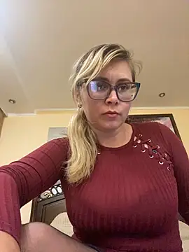 Crystal00Girl online show from 10-11-25, 10:22