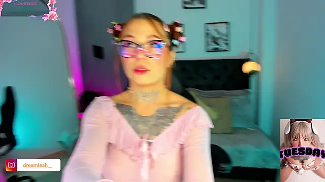 Snapshot of dreamleah_ chatting on 01-19-26, 05:33 dreamleah online show from 01-19-26, 05:33