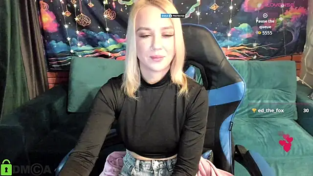 CrystalGirl99 online show from 04-10-26, 07:15