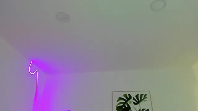 Snapshot of Cherrydollxx chatting on 10-22-25, 11:42 Cherrydollxx online show from 10-22-25, 11:42